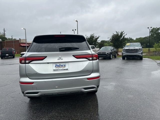 2024 Mitsubishi Outlander SE